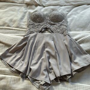 Strapless flowy romper